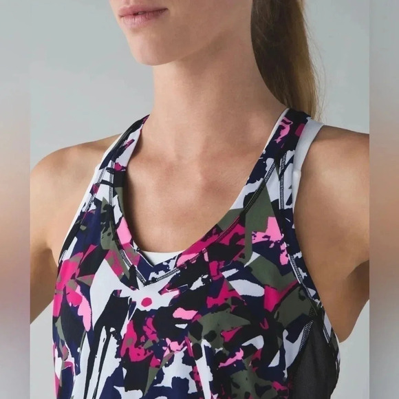 LULULEMON Fast Lane Singlet Racerback Tank. Size 2 - Picture 9 of 10